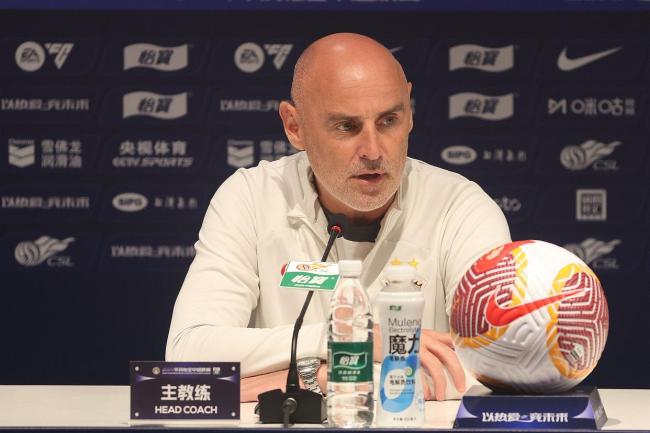 关键时刻到来,球队备战迎接挑战 关键时刻到来,球队备战迎接挑战