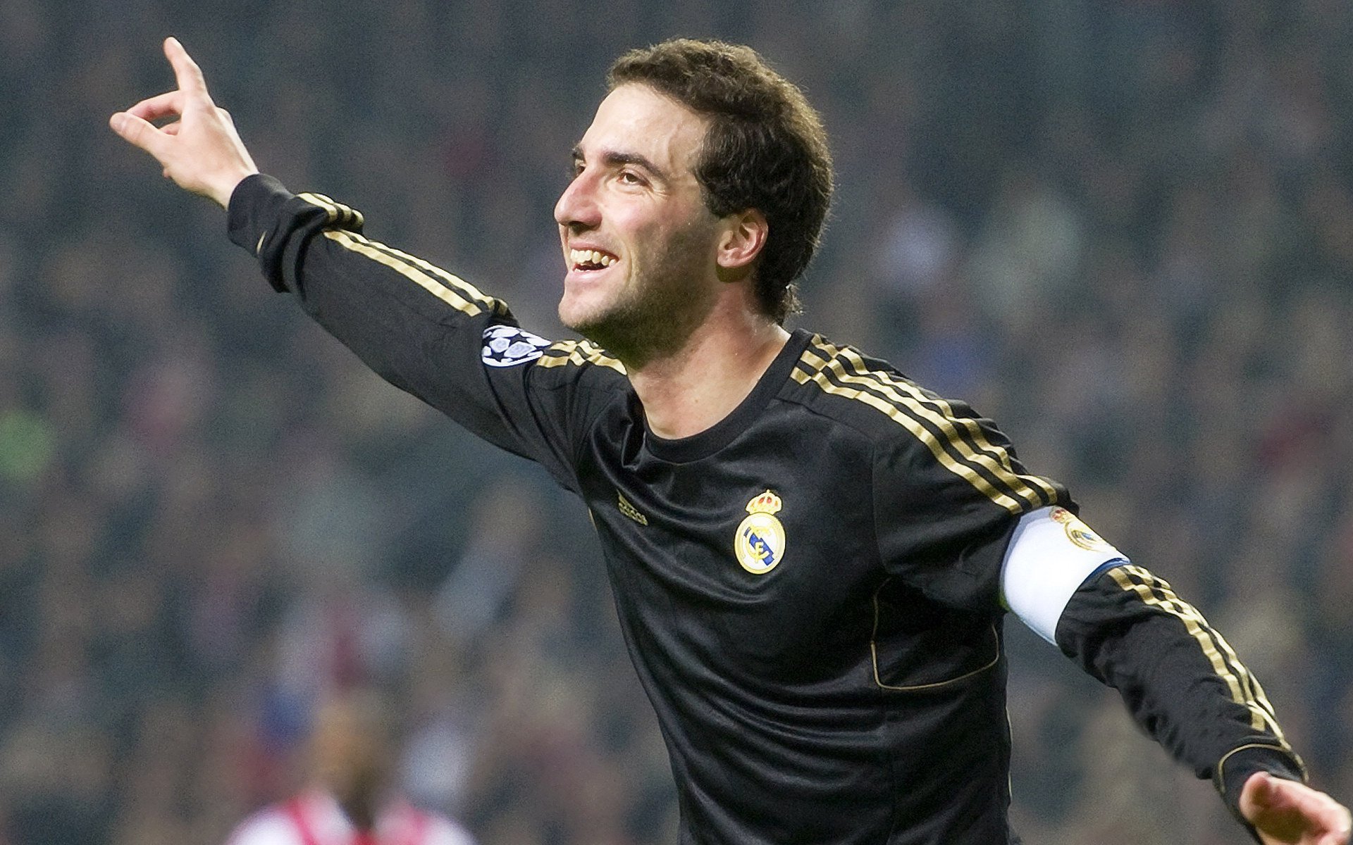 穆雷连续二十场比赛得分超过反败为胜，尤文图斯不断突破！全场沸腾不已